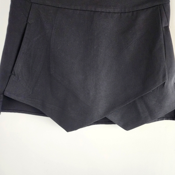 Aqua Women’s Black Envelope Skirt With Built in Shorts And Pockets Size Small - Picture 3 of 7